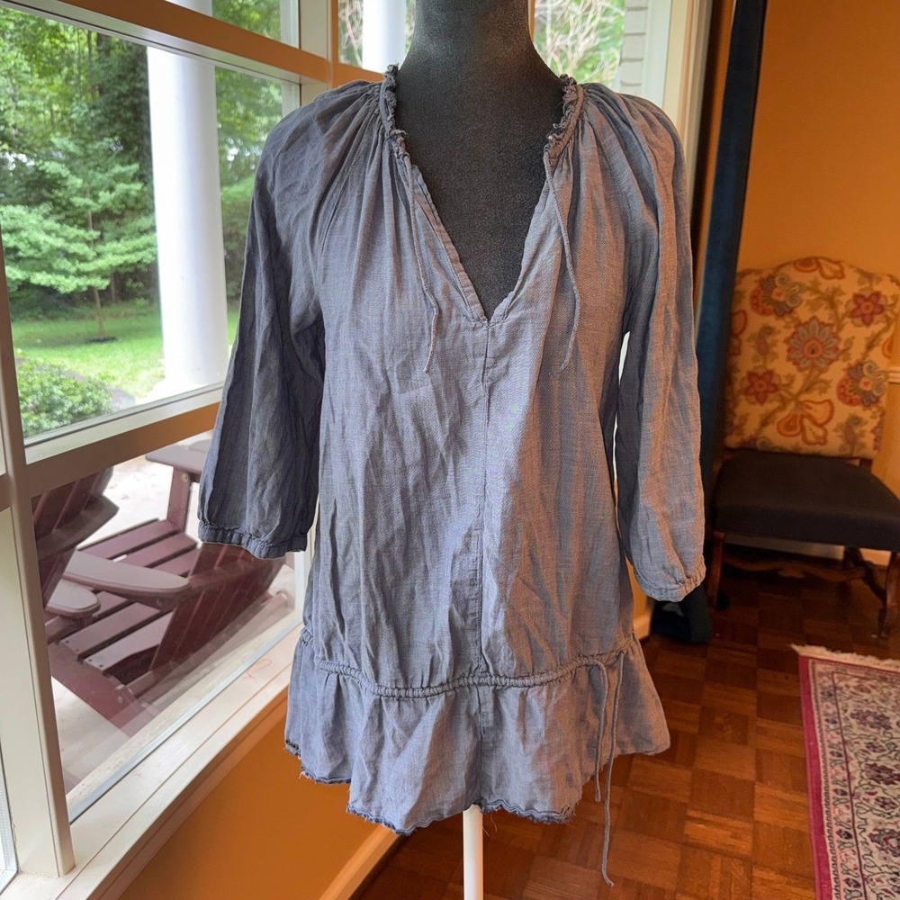 light denim color‎ top w/ ruffle hem & split V-neckline-Converse One Star size M